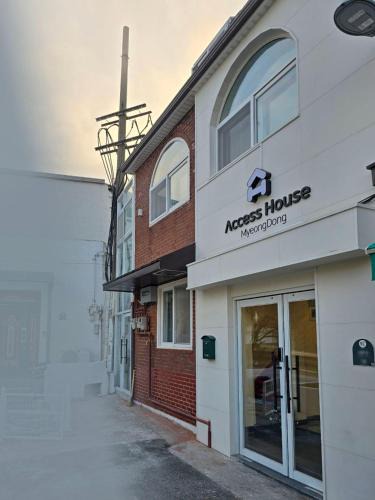 AccessHouse 1