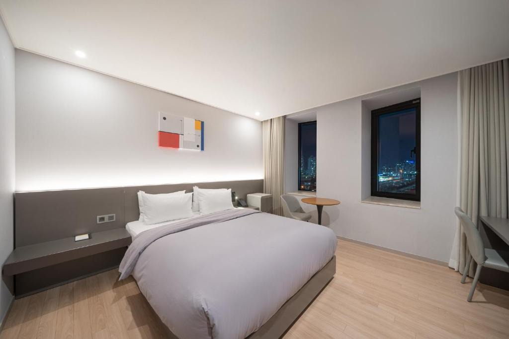 Act Hotel 1