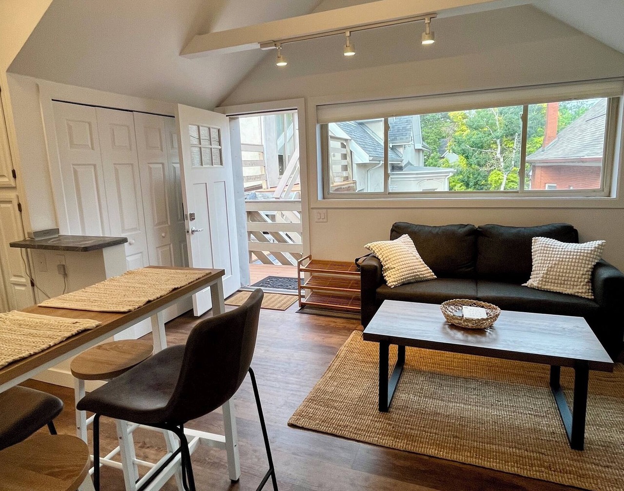 Adorable Carriage House Apartment in the Heart of Denver 1