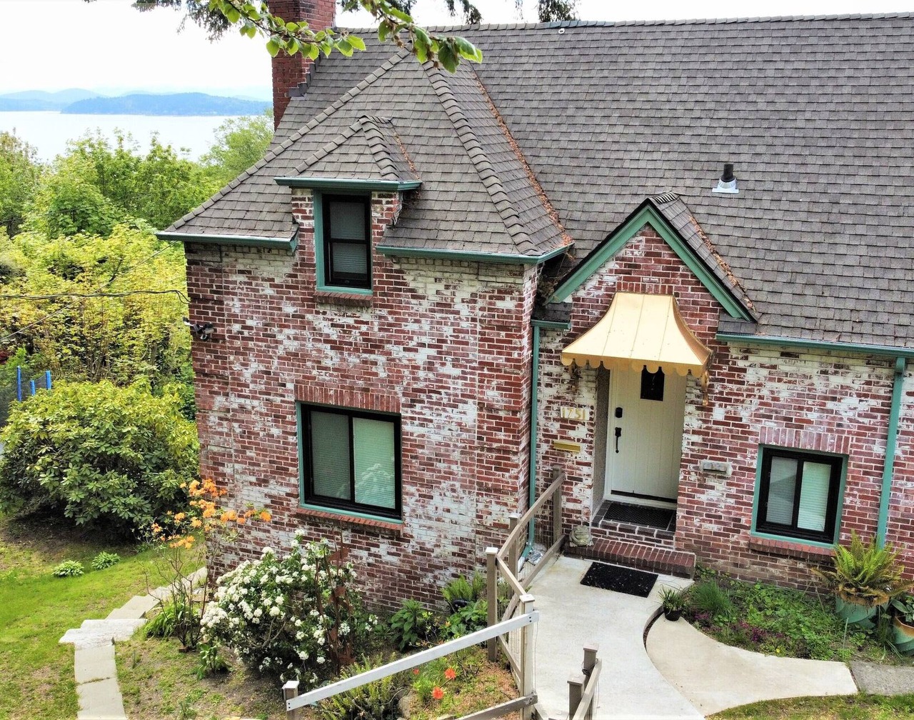 Amazing and serene view house, art deco charmer, fully restored 1