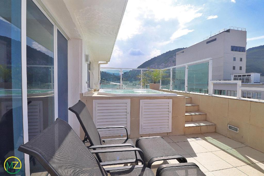 Amazing duplex penthouse with jacuzzi and sea view 1