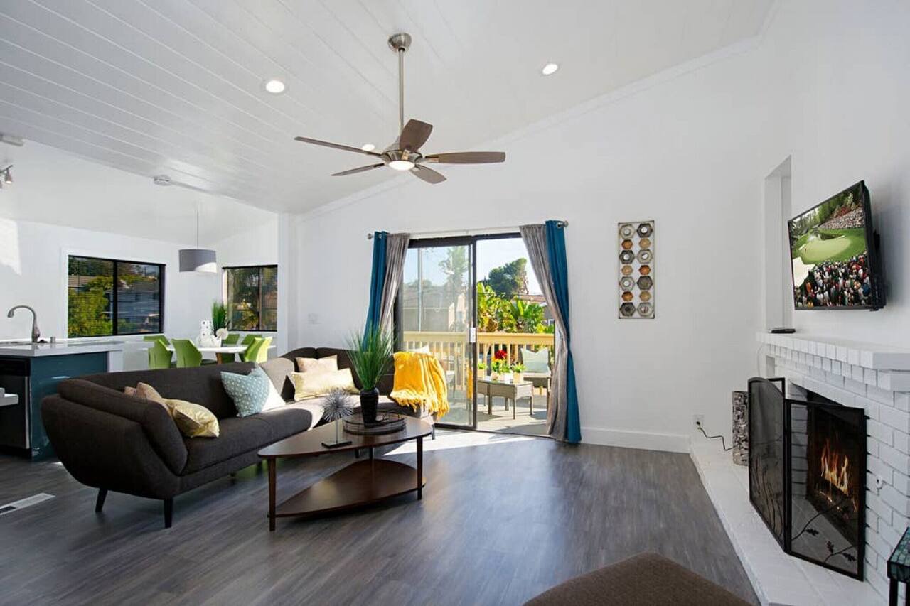 Amber Back · Stunning Beach Townhouse, newly remodeled 1