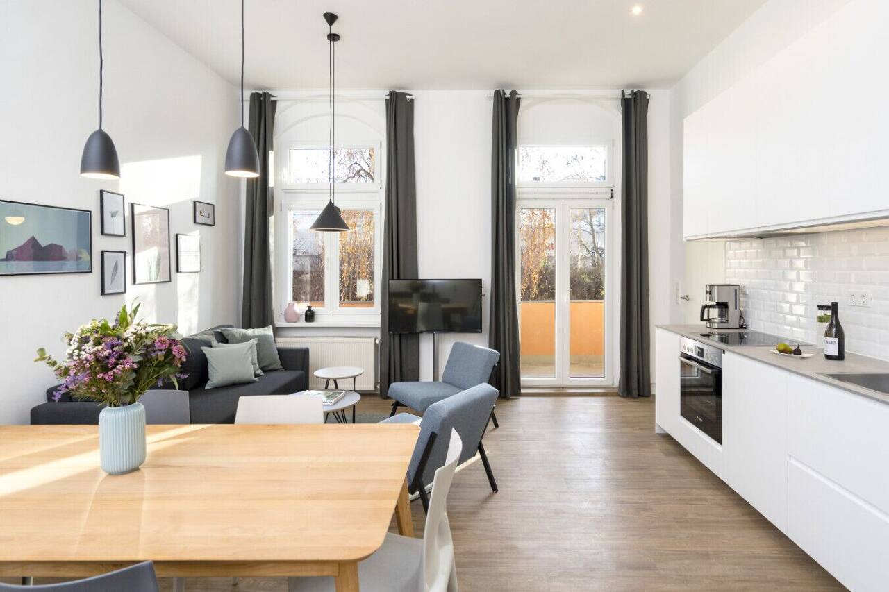 Apartment (110sqm) with 3 Bedrooms & Balcony 1