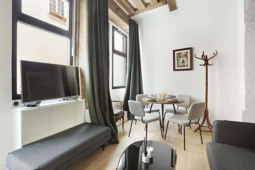 Apartment Saint Germain des Prés by Studio prestige 1
