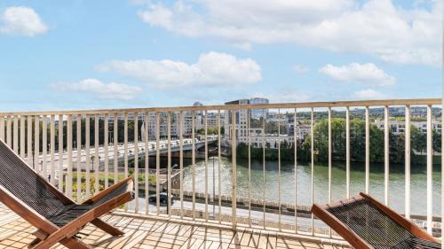 APPARTEMENT avec vue sur la Seine 10' en voiture de Paris et de la Tour Eiffel 1