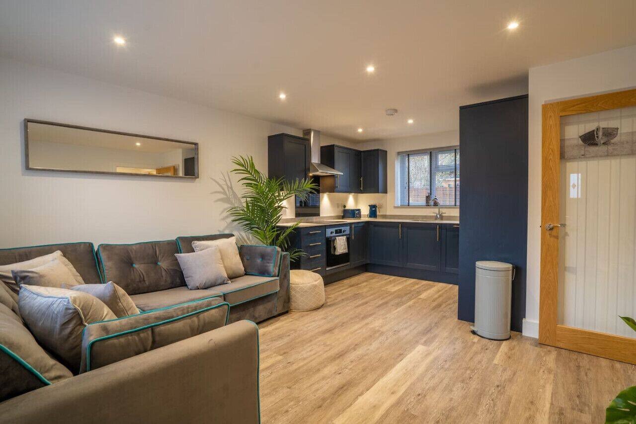 Applewood Ground Floor Apartment is a 2 bedroom with parking in Three Bridges 1