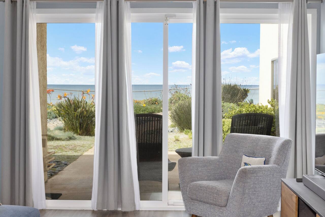 Aqua Horizon - Oceanfront, Sunsets, EV Charger 1