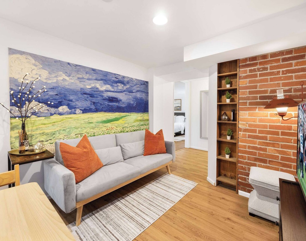 Artist’s 750sqft 2BR Basement – Maple Leaf Park 1