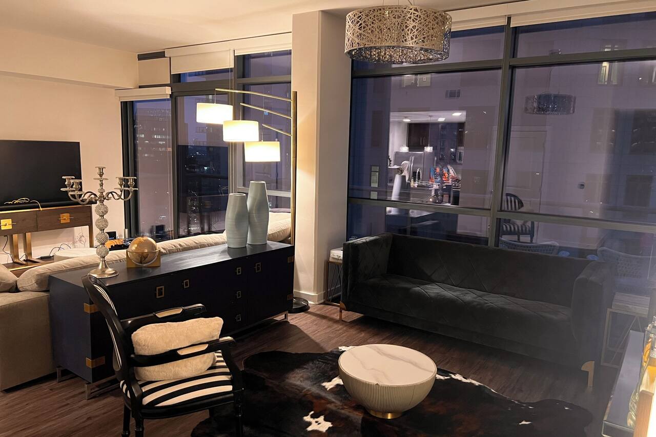 Atlanta 2BR Penthouse Dedicated Office Gym AC Quiet Luxury 1