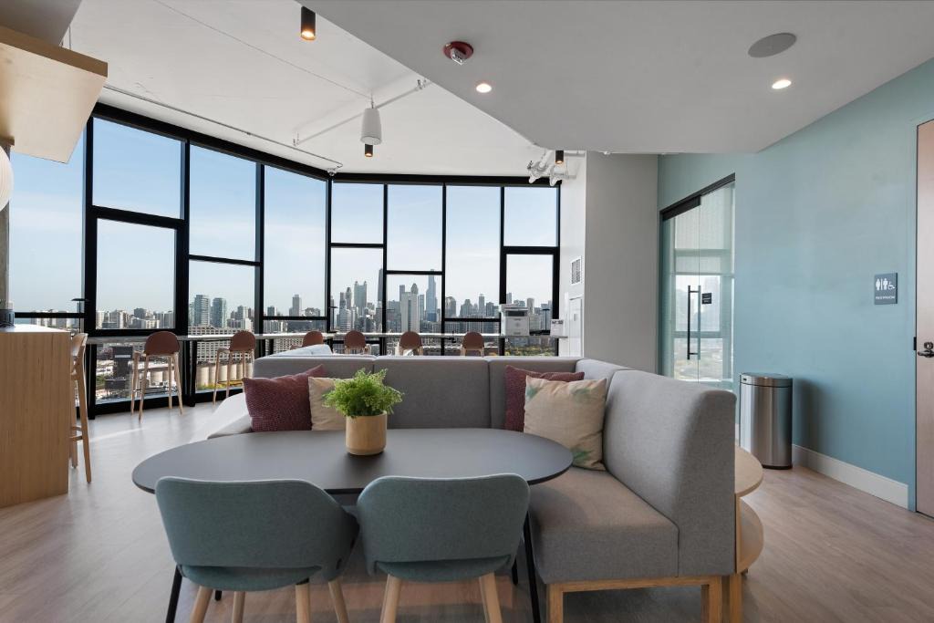 Avenir West Loop Penthouses with Iconic City Views 1