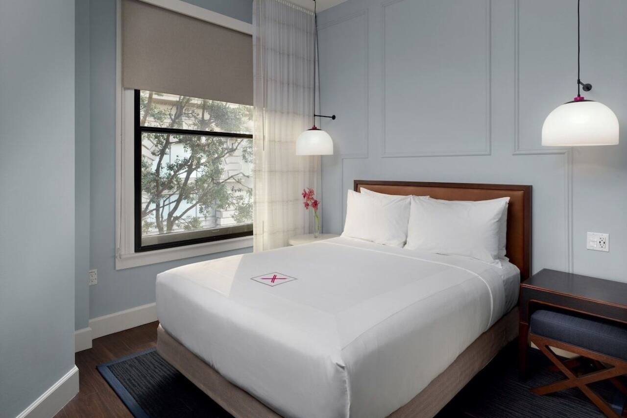 Axiom Hotel: Where Historic SF Meets Modern Tech & Comfort 1