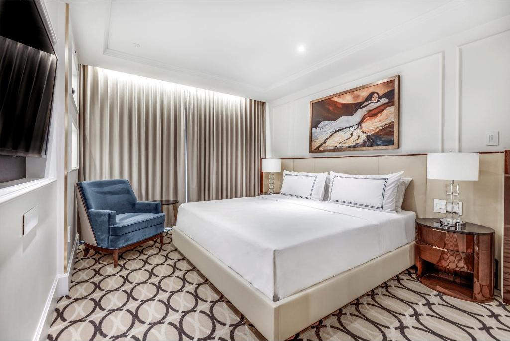 AZUR Legacy Collection Hotel 1