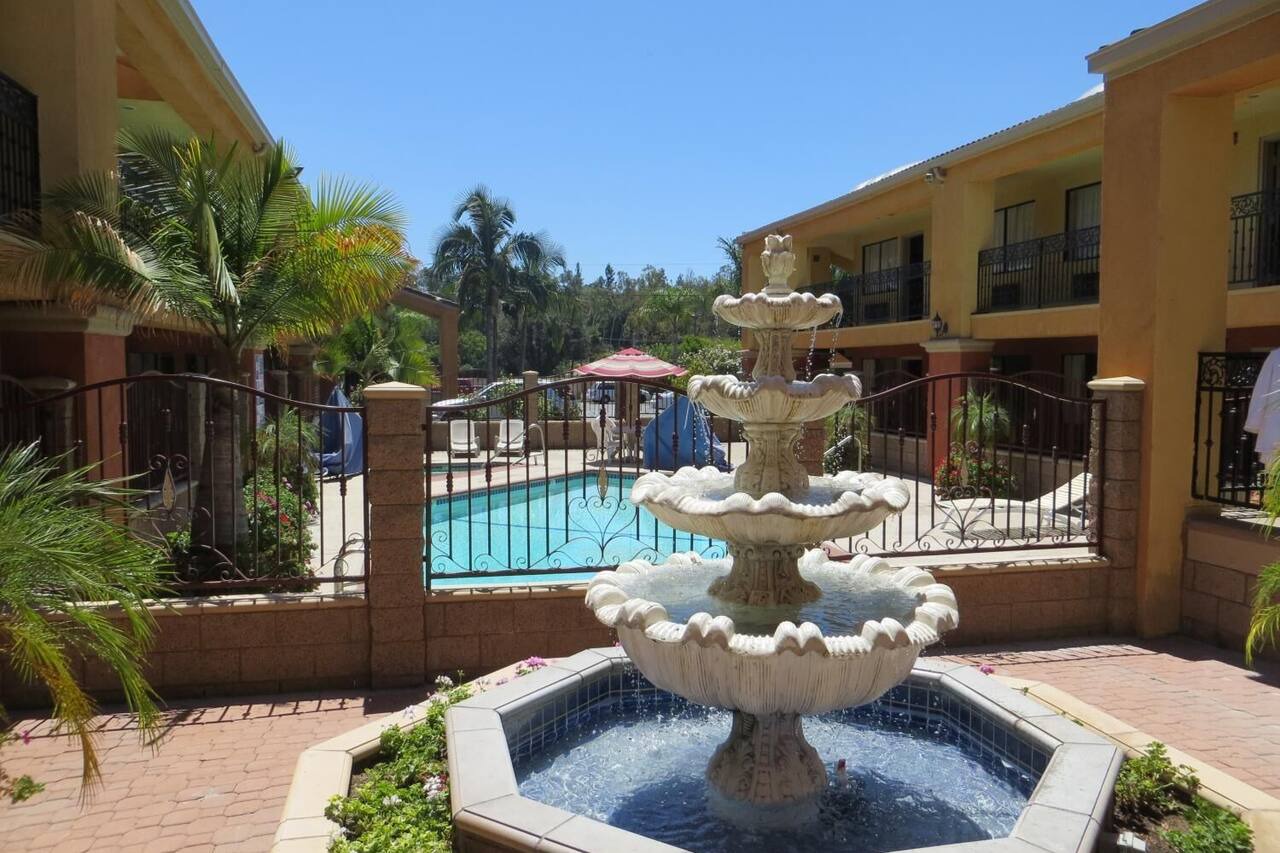 Azusa INN Motel 1