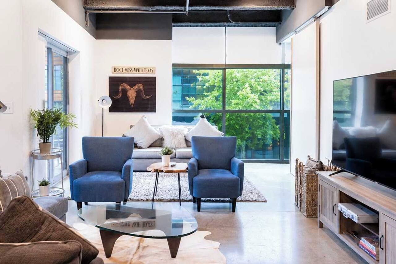 Bachelorette Fave | 2 Parking Spots, Walk Downtown 1