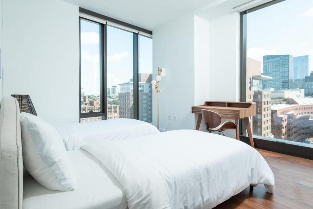 Back-Bay 2BR Penthouse w Roof top and GYM 1