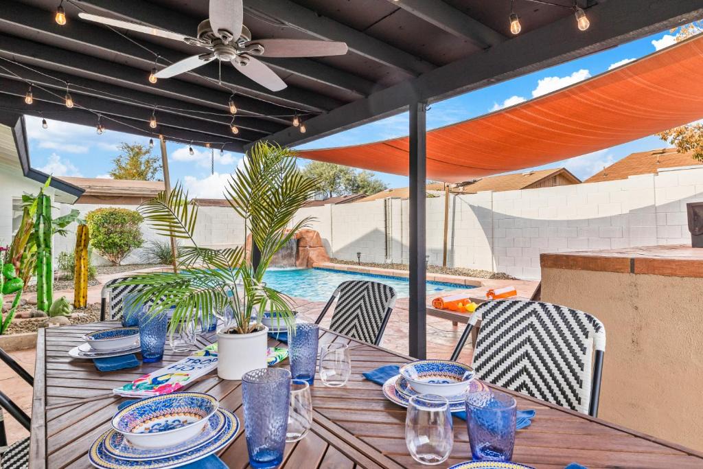 Backyard Oasis: Phoenix Gem Near Hiking & Golfing! 1
