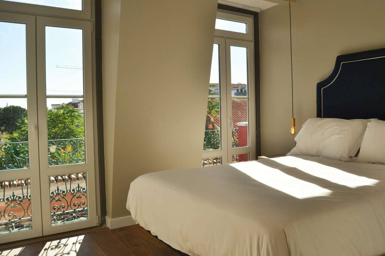 Bairro Alto Suites - Double Room with Private Ensuite Bathroom 1