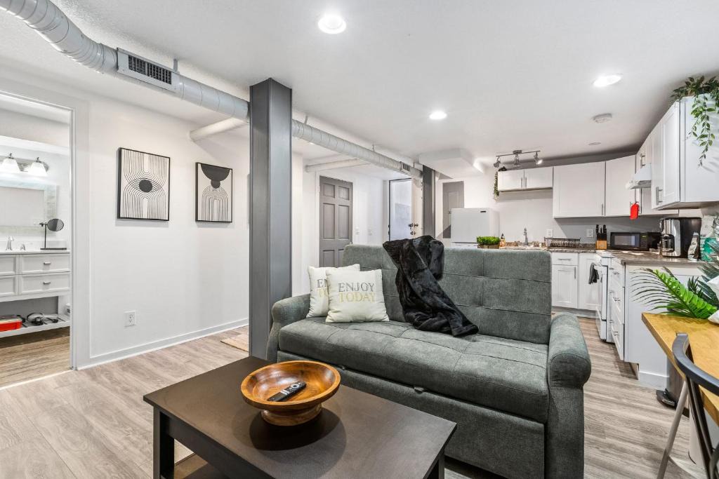 Basement with Full Kitchen and Near Downtown 1