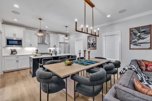 Bass - Private Rooftop - 8 mins to Broadway 1