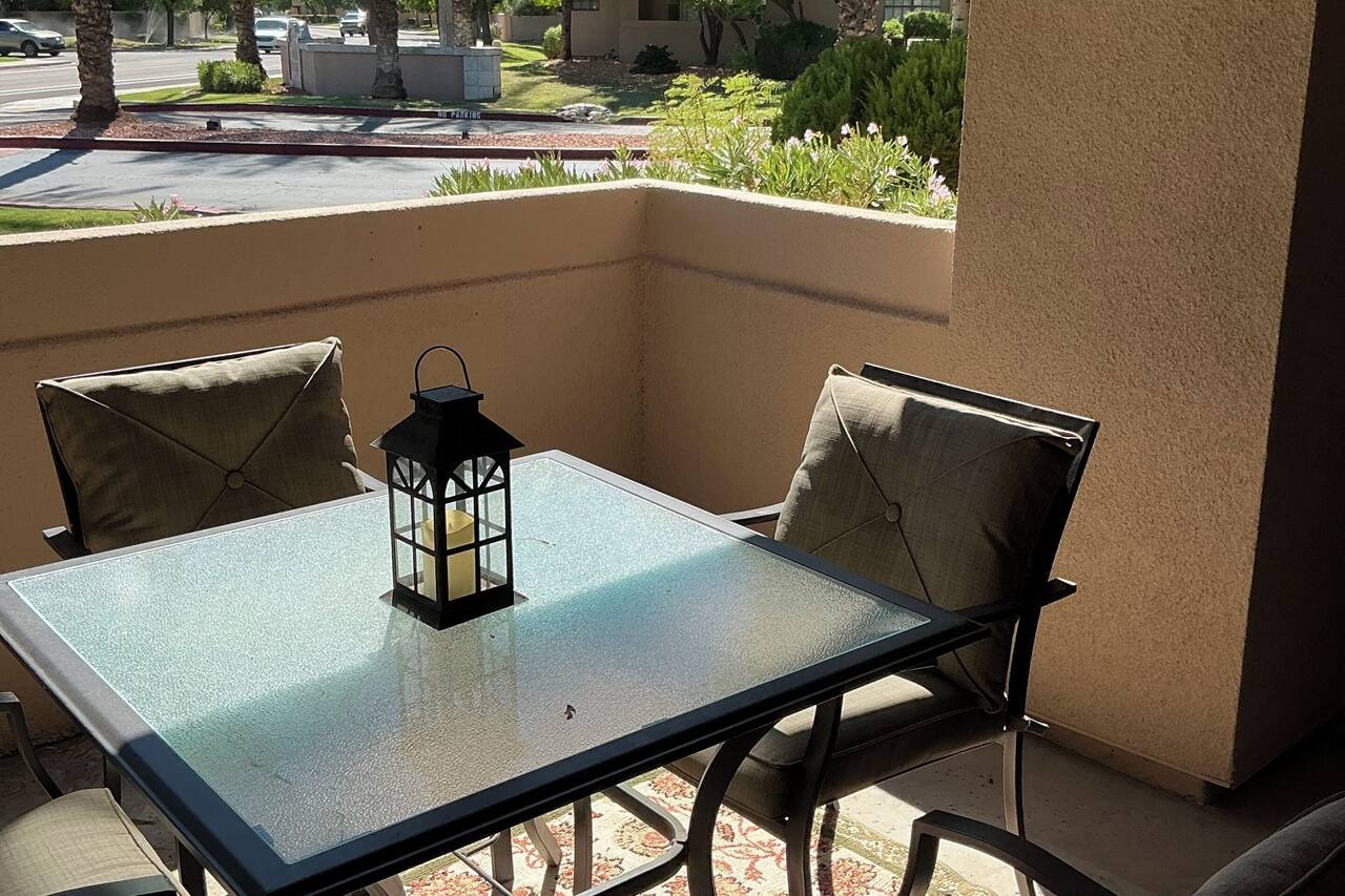 Be cool @ the pool! Quiet & private but near local attractions and conveniences! 1