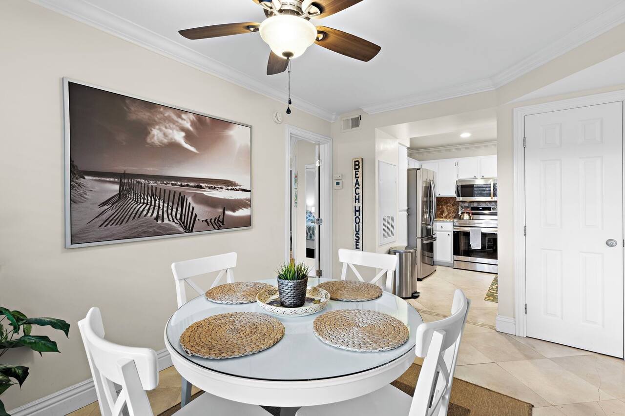 Beach Close 1BR Retreat Sleeps 4 Fireplace - Beach Trail Bungalow 1