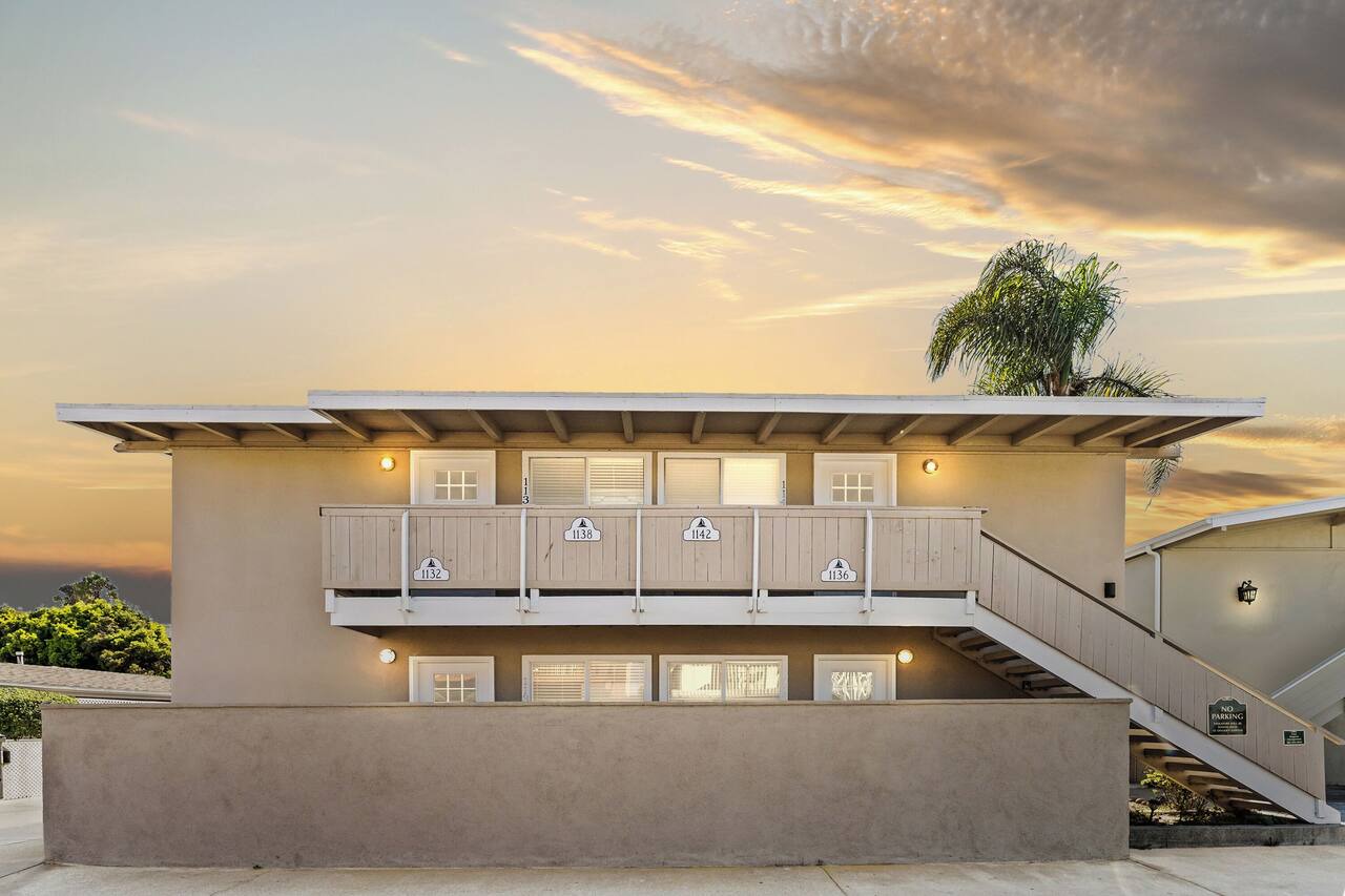 Beach Loft 32 Steps From the Sand 1