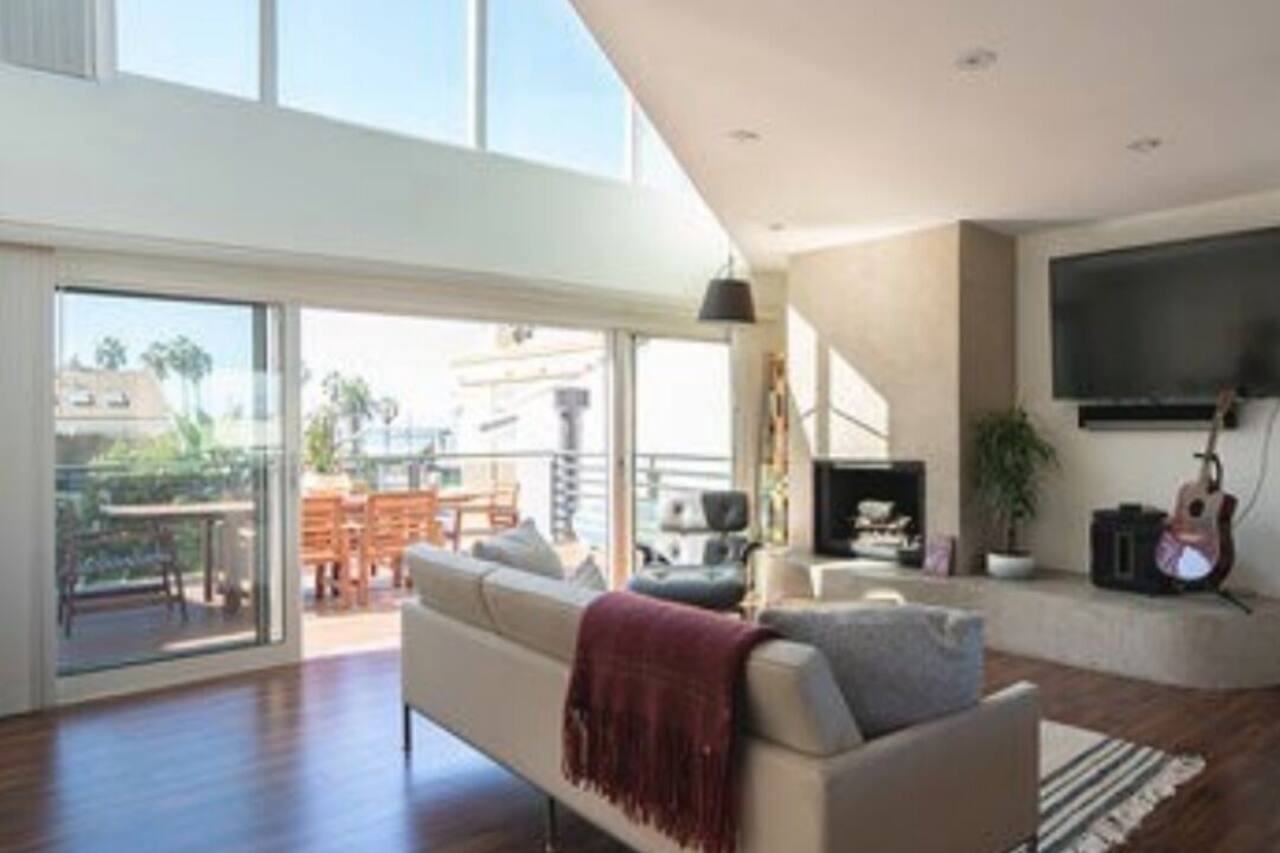 Beach Penthouse Loft with Roof Top Deck! 1