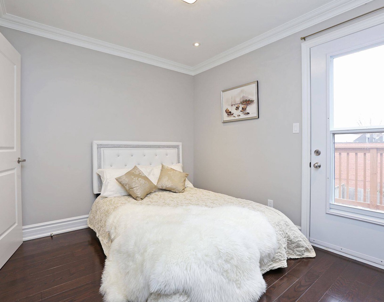 Beaches House with 3 Bdrm & 3 Bath Sleep 8/parking 1