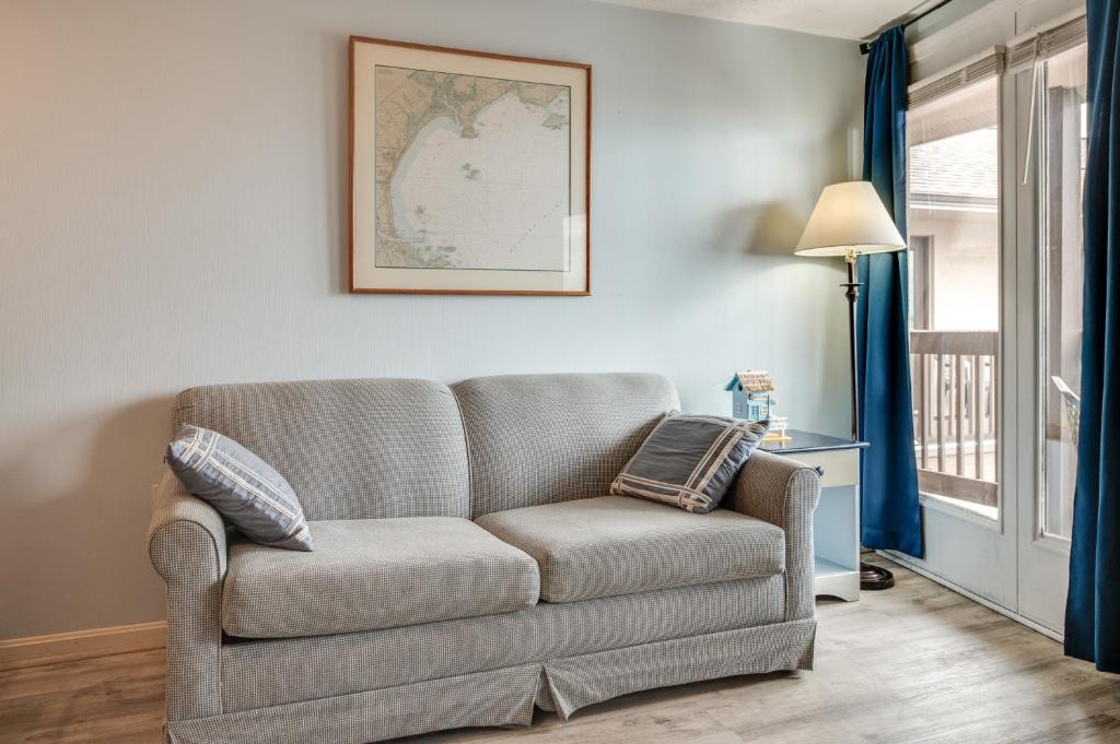 Beachfront Unit 17 | Right on Old Orchard Beach! 1