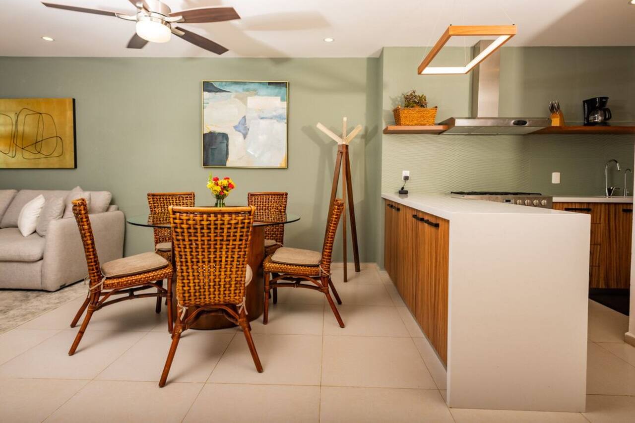 BEACHFRONT w/Huge pool & private terrace l BBQ I Fast WiFi 2Br 1
