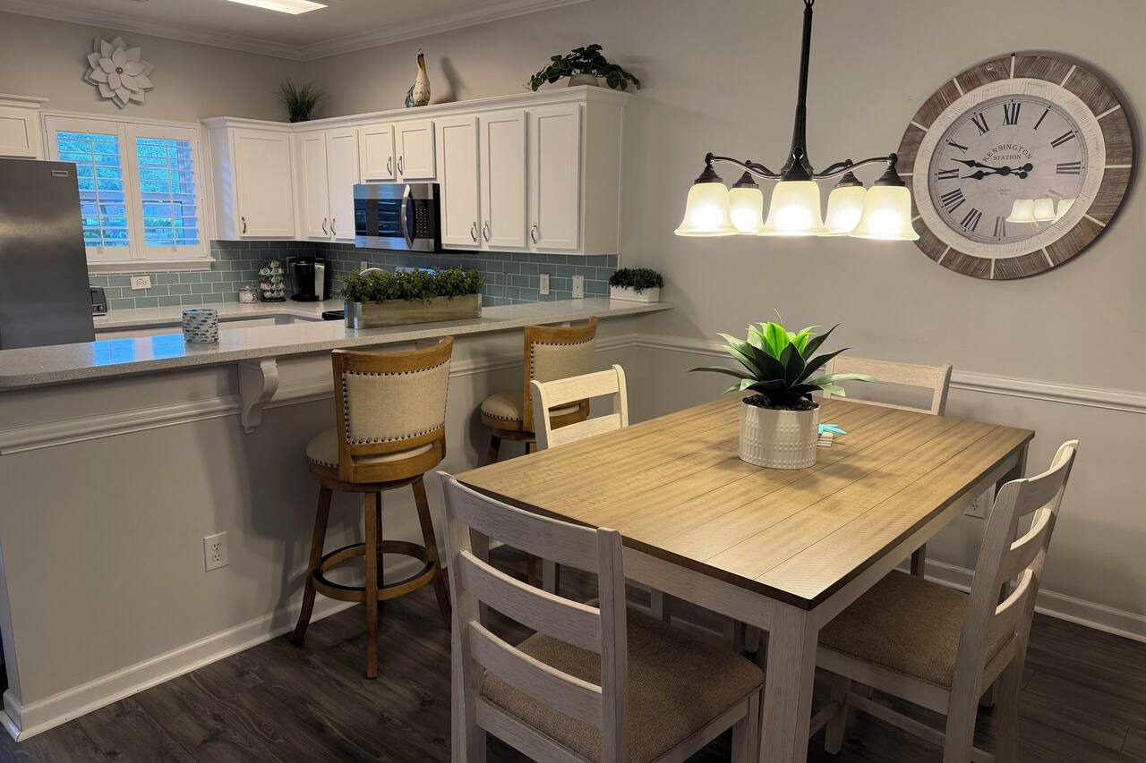 Beautiful 1st Floor, Pet Friendly Condo in Barefoot Landing 1