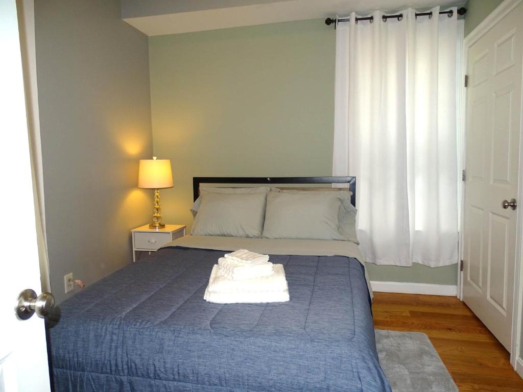 Beautiful 2 Bed Apt Minutes from Encore 1