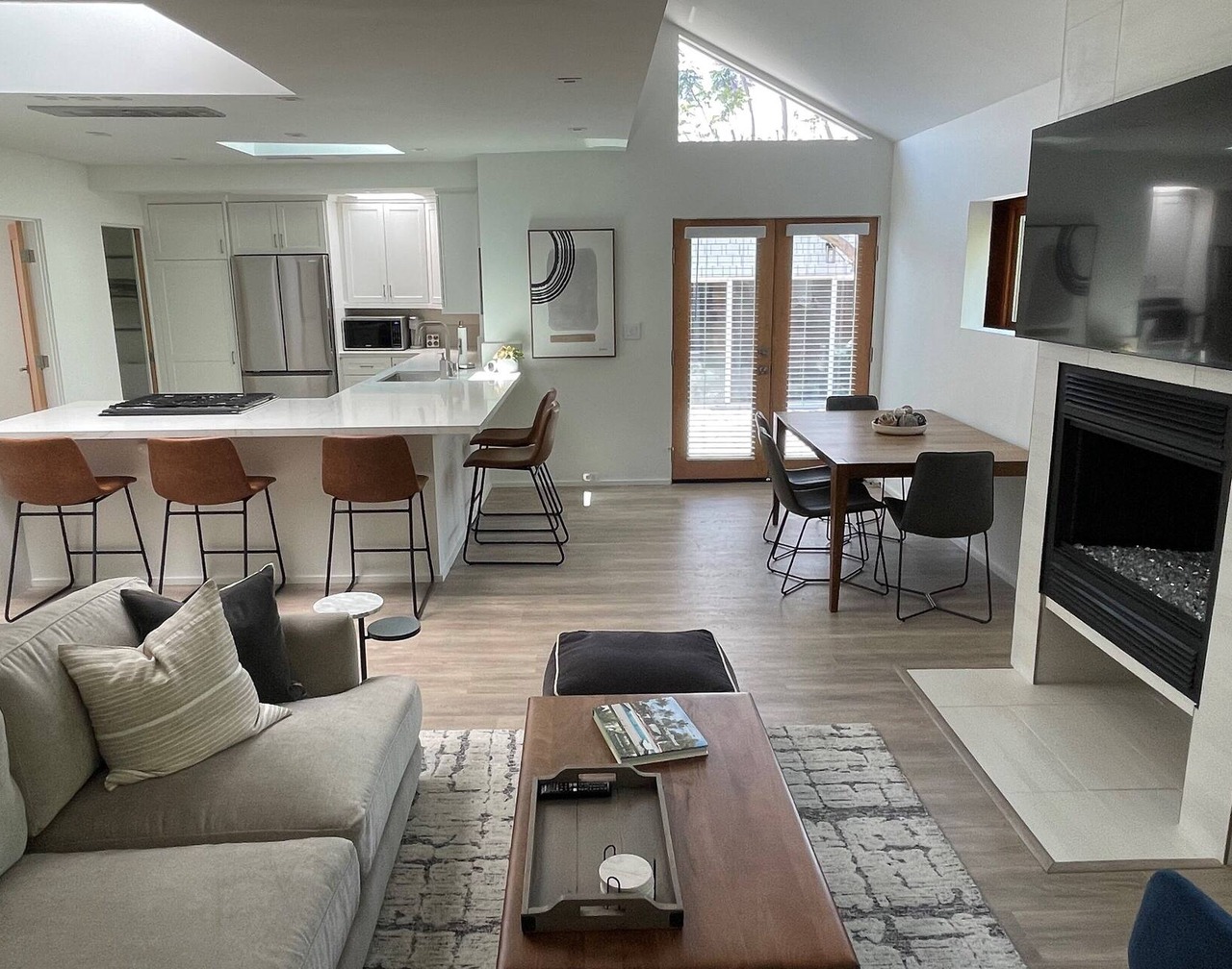 Beautiful 2 Bedroom Home in Santa Monica 1