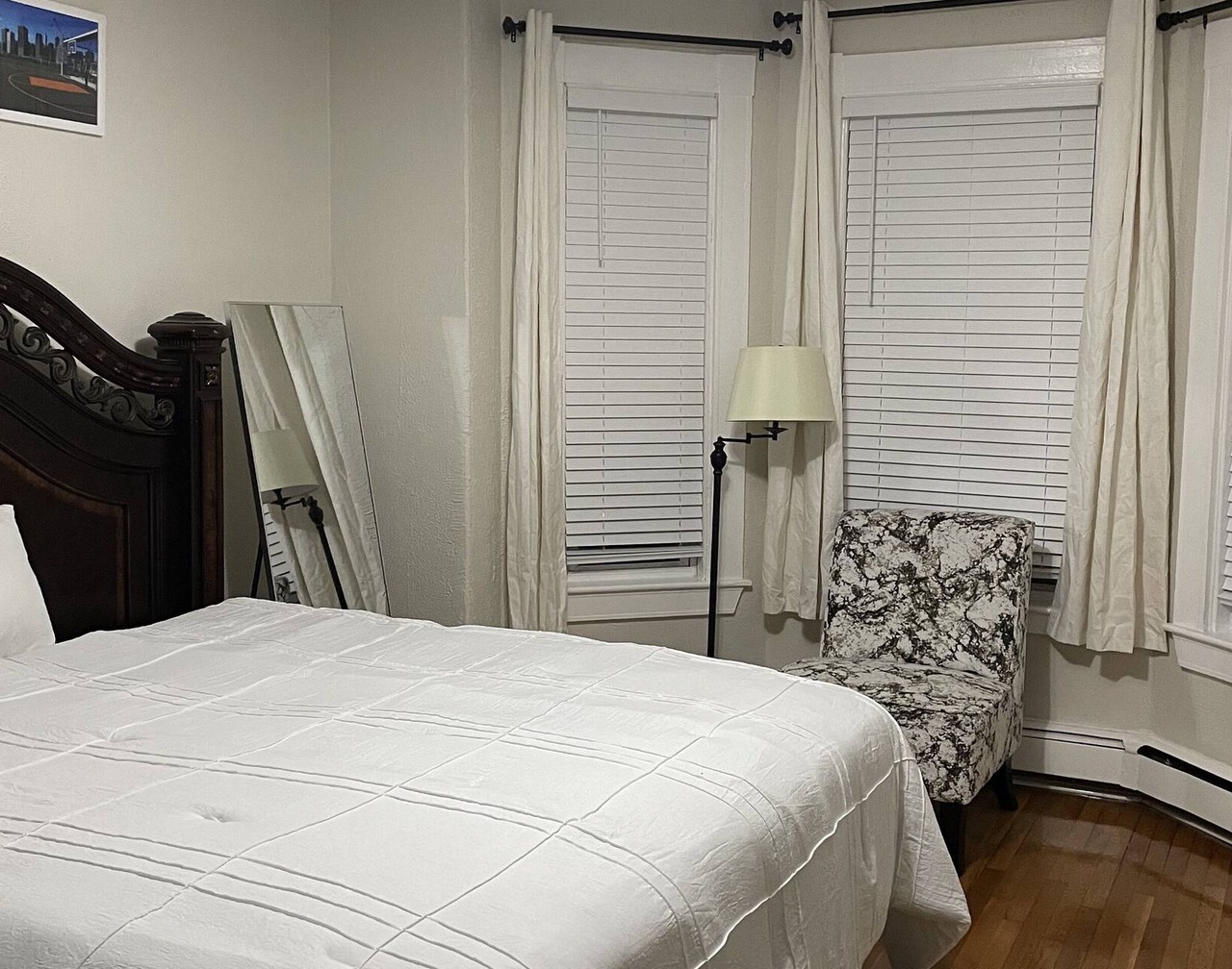 Beautiful 3 Bedroom located 10 minutes from Downtown 1