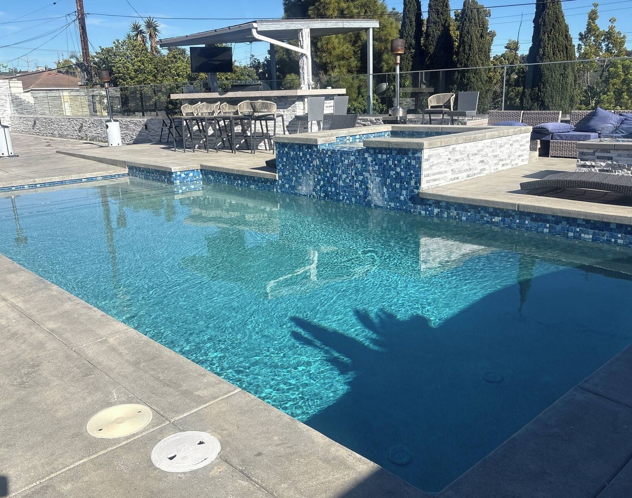 Beautiful backyard for any event, alot of space,luxury restroom.A pool, Jacuzzi. 1