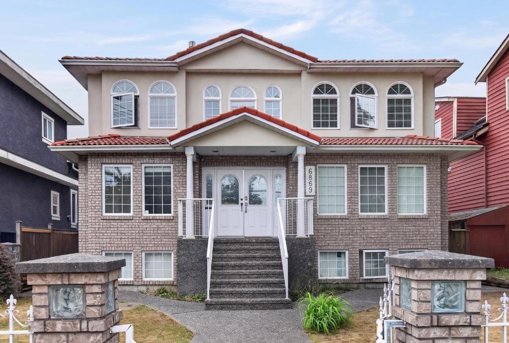 Beautiful Home in Burnaby (Metrotown Area) 1
