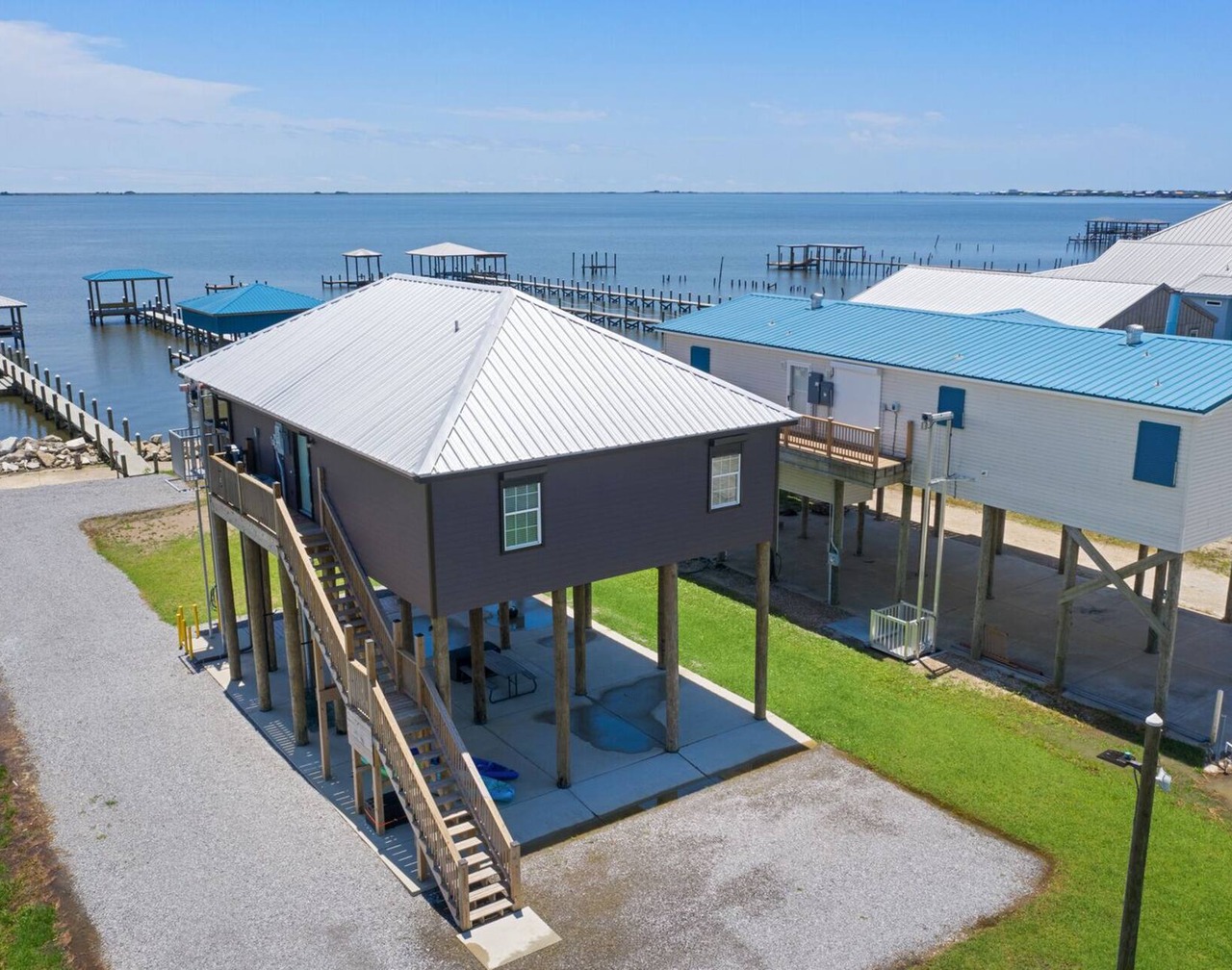 Beautiful Lake House w/Private Pier & Dock, Kayaks, Fishing + Crabbing Gear 1