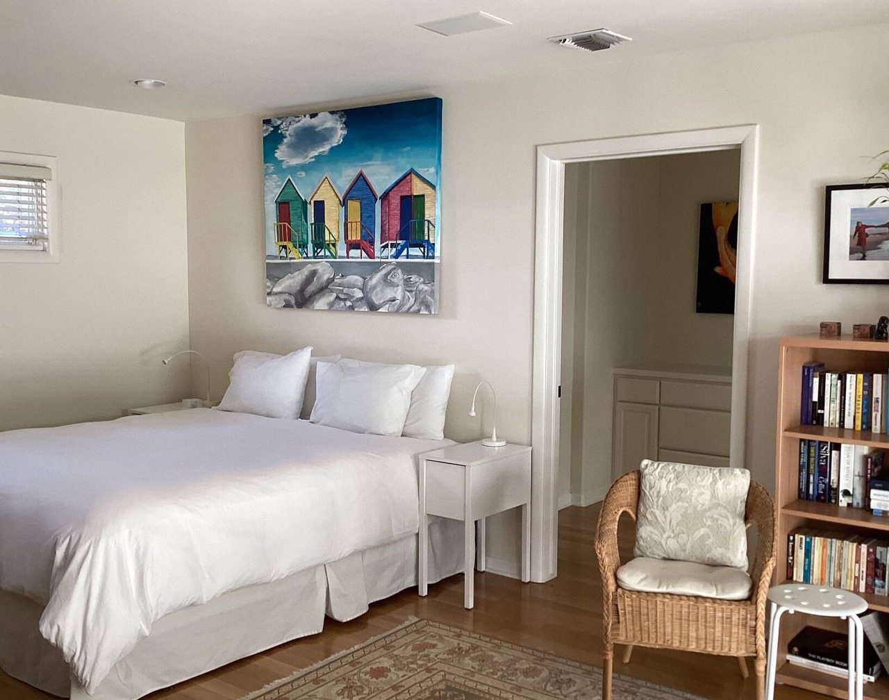 Beautiful Large Studio With a Private Bathroom In The Heart of Santa Monica 1