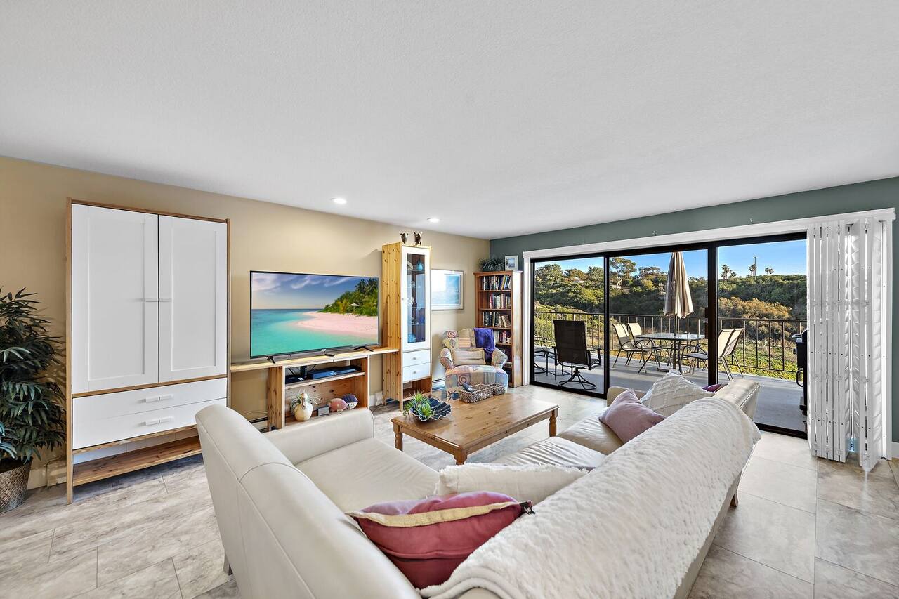 Beautiful San Clemente Beach Condo, Walking to the Sand 1
