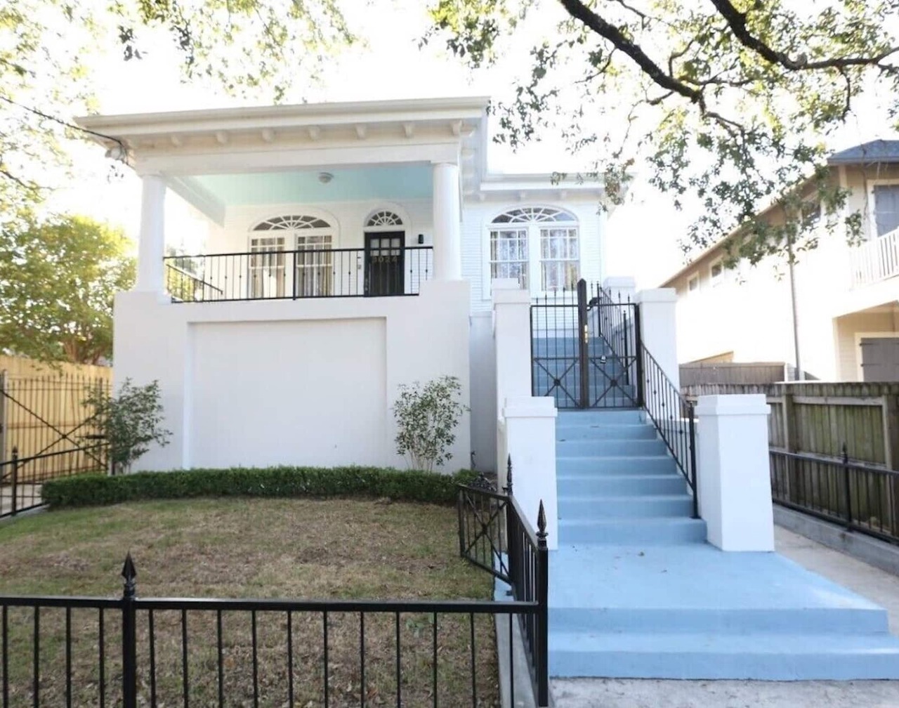 Beautiful & Spacious Apartment in Uptown with Wi-Fi, AC, Hulu 1