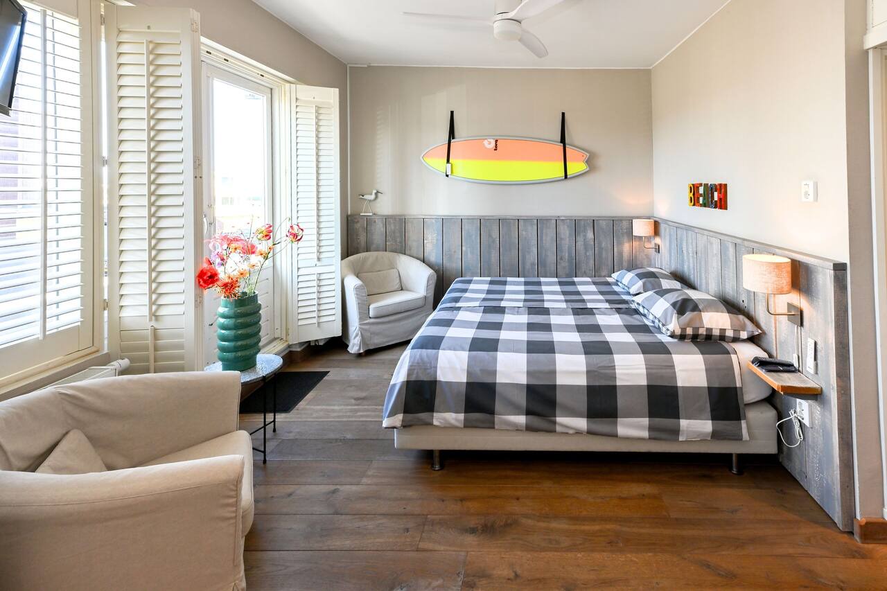 Beautiful studio with balcony and sea view 1