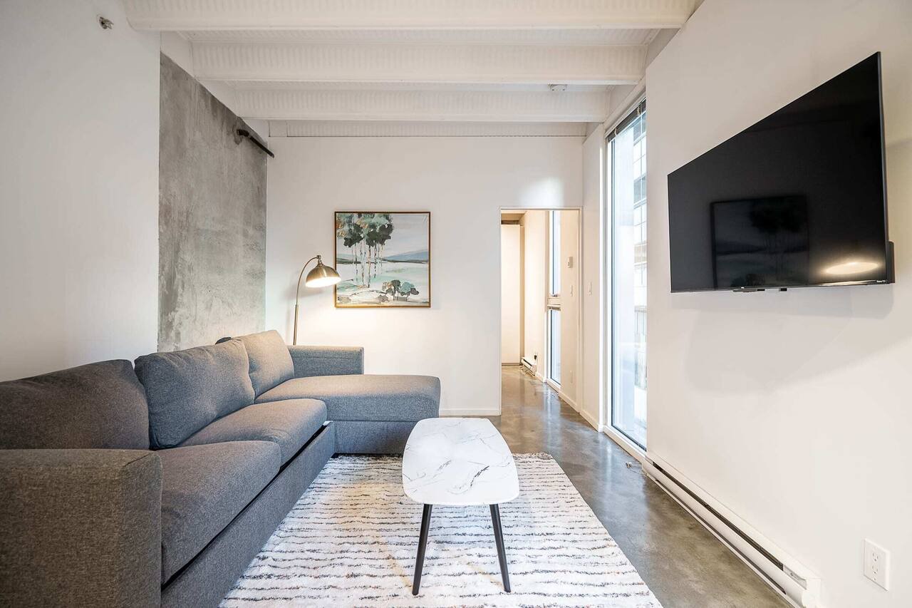 Beautiful Unit in Downtown Vancouver 1