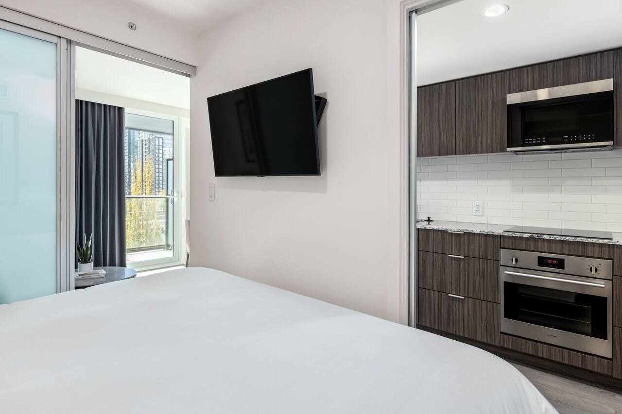 Beautifully Furnished, One Bedroom Apartment in Trendy Beach District 1