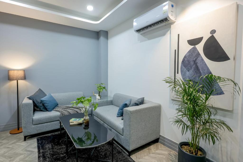BedChambers Serviced Apartments, Golf Course Road, Gurgaon 1