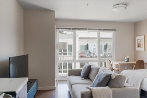 Bellevue studio w gym pet area nr shopping SEA-620 1