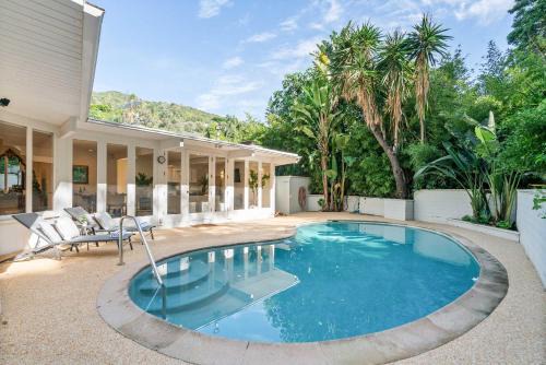 Beverly Hills 2BR with Pool and Views No Pets by Colby and Conrad 1