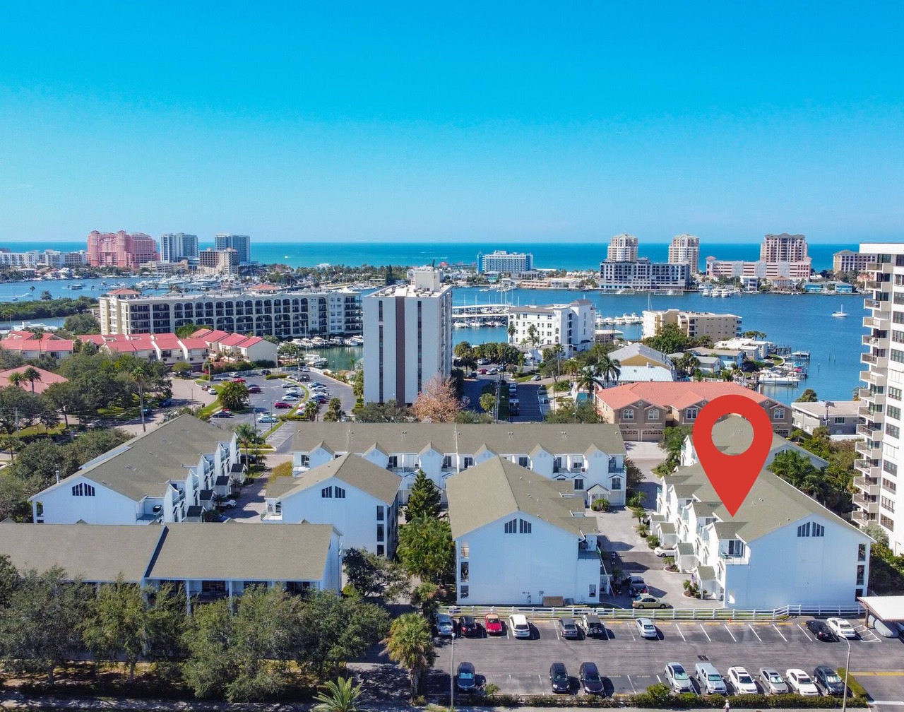 Big TH w Pool, Hot Tub & Short Walk to the Beach! 30+ Day Rental 1