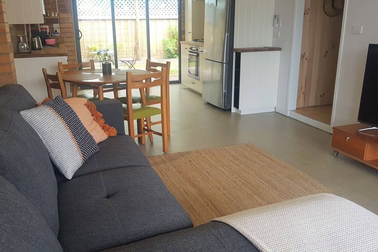 Bimble Beach Home by Ready Set Stay - Close to the beach, WiFi, full linen 1
