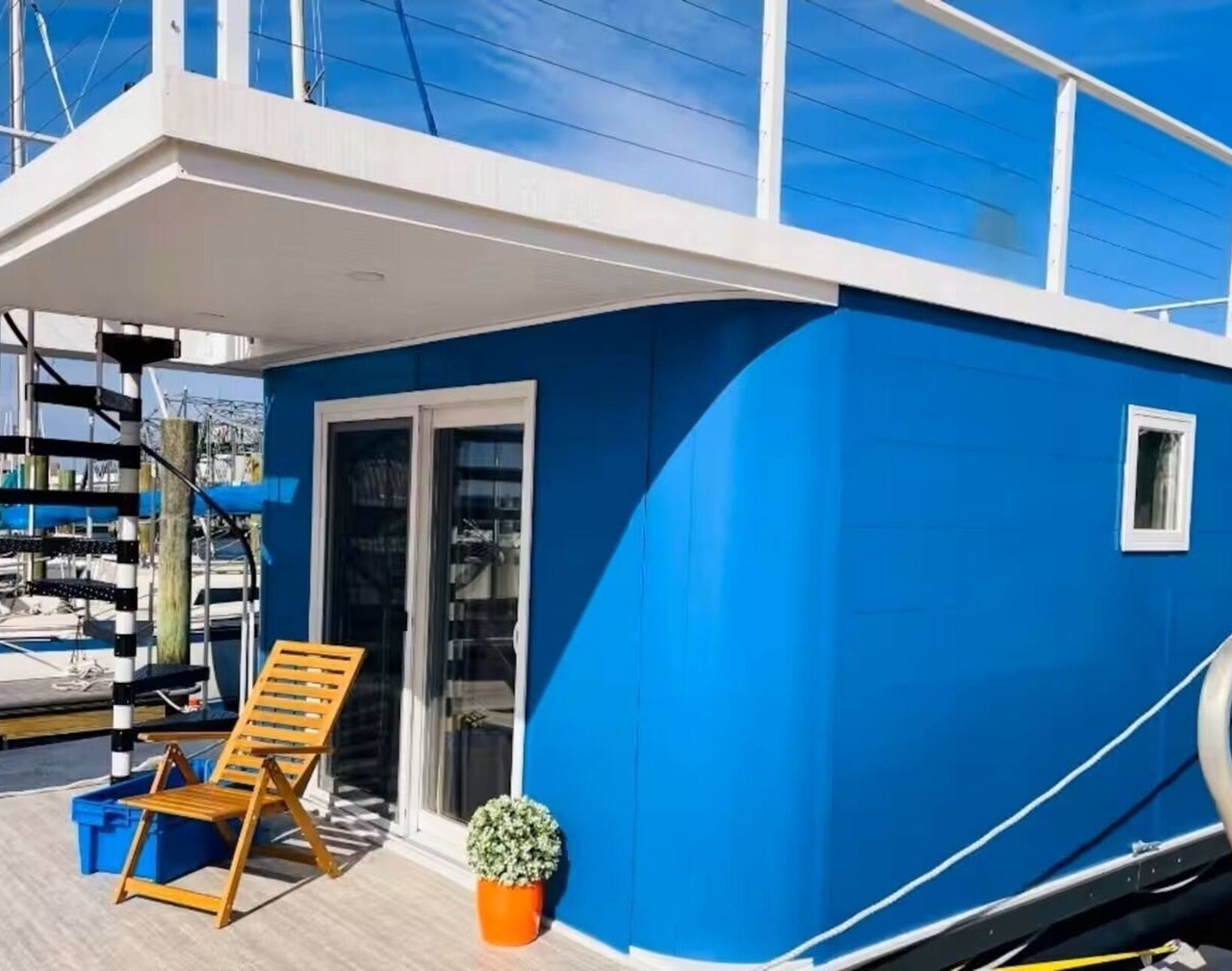 Blue Haven Houseboat 1
