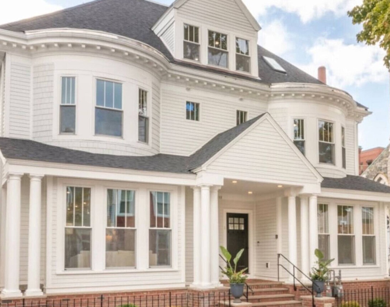 Boston-Harvard Mansion Sleeps 14 w/Spacious Game Room and Spa Bath 1